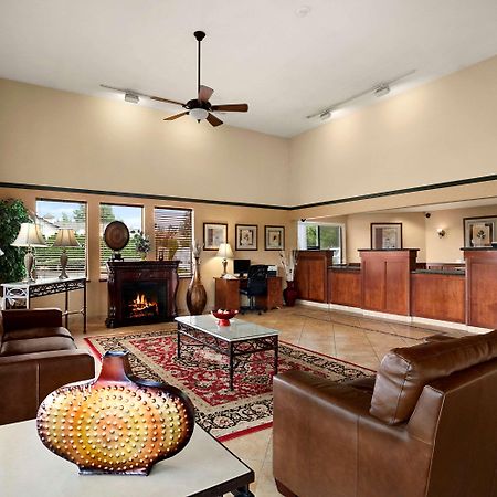 Colony Inn Kent Bagian luar foto