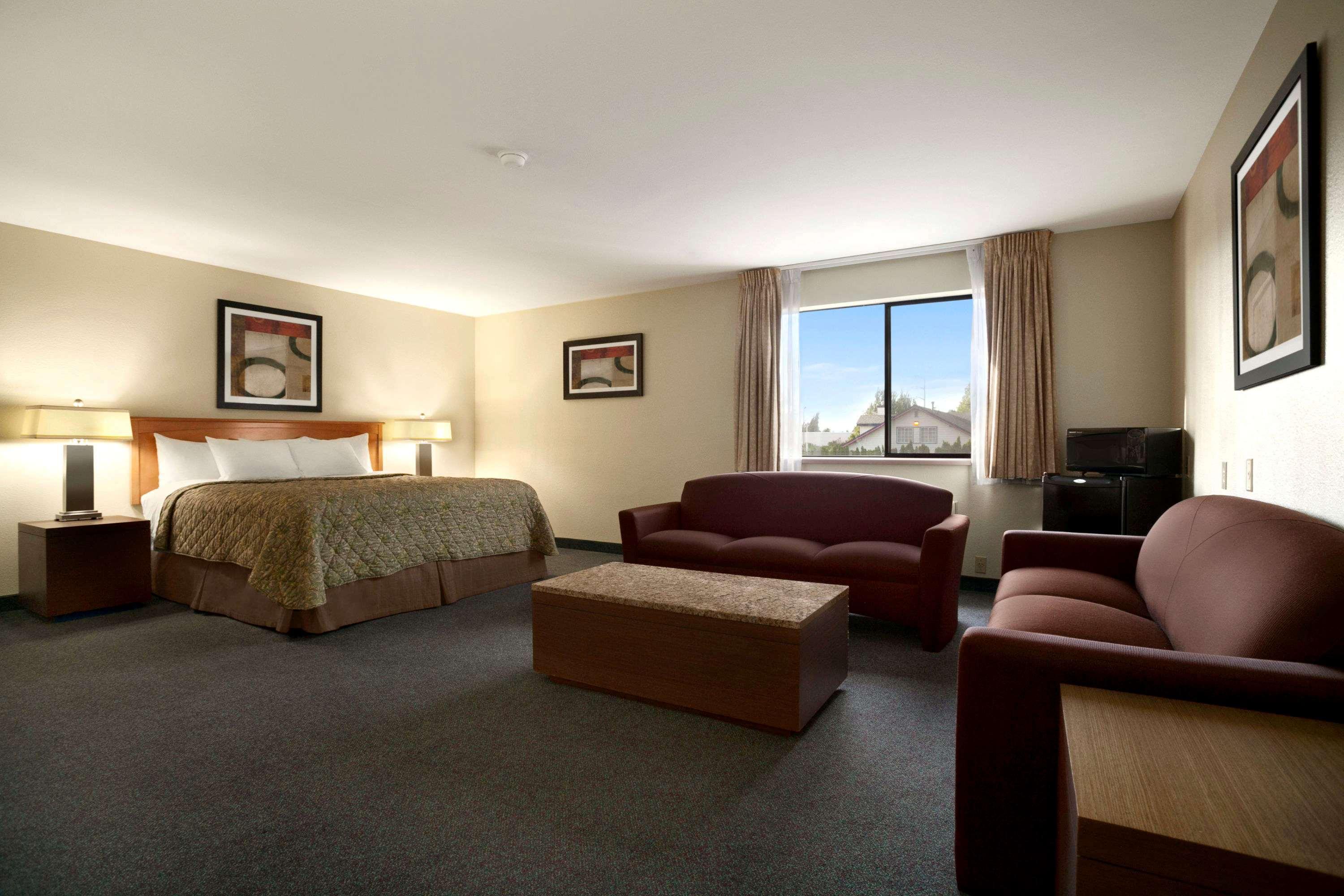 Colony Inn Kent Bagian luar foto