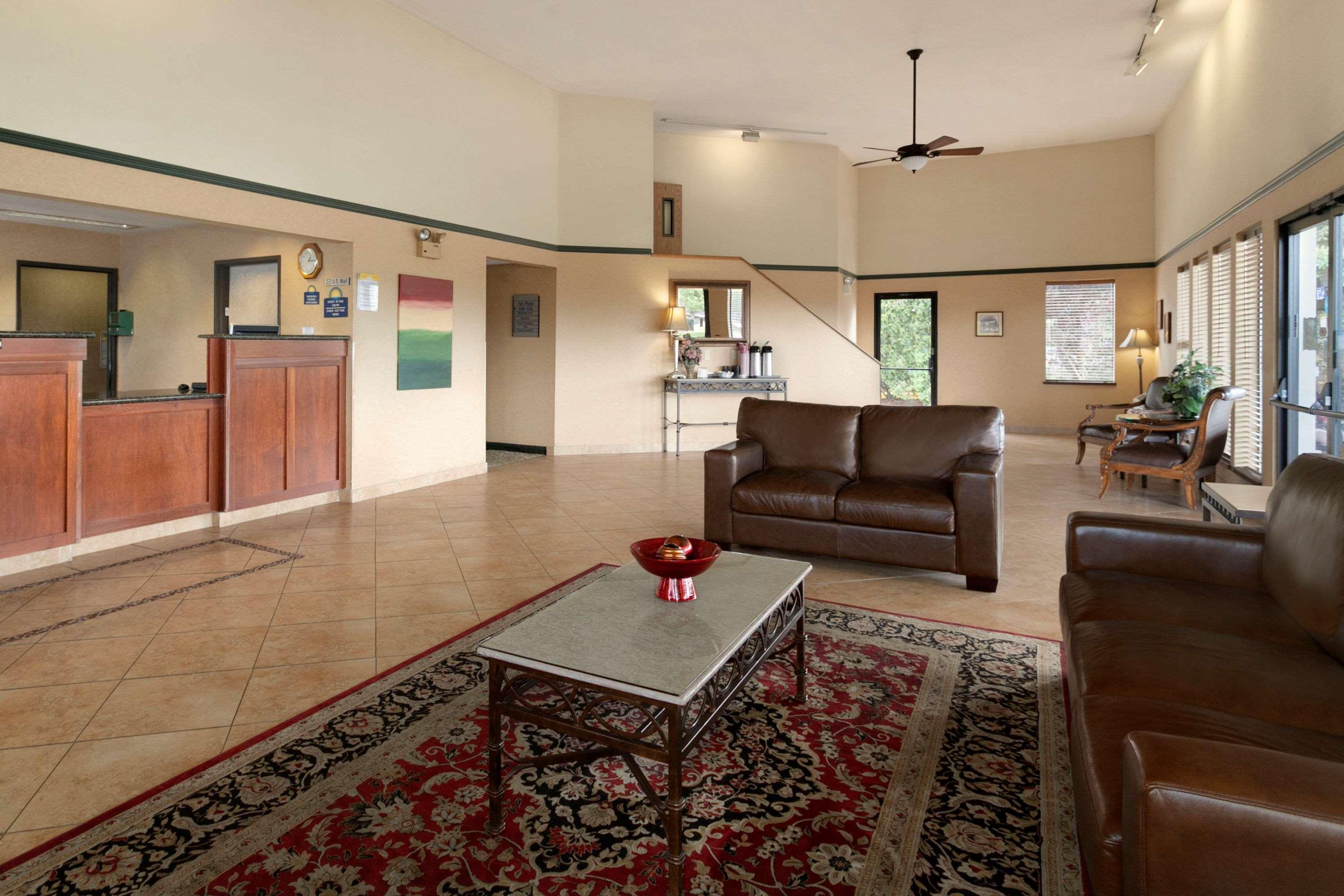Colony Inn Kent Bagian luar foto