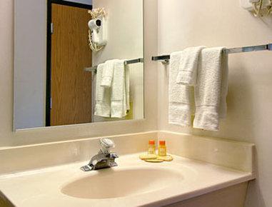 Colony Inn Kent Bagian luar foto