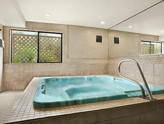 Colony Inn Kent Bagian luar foto